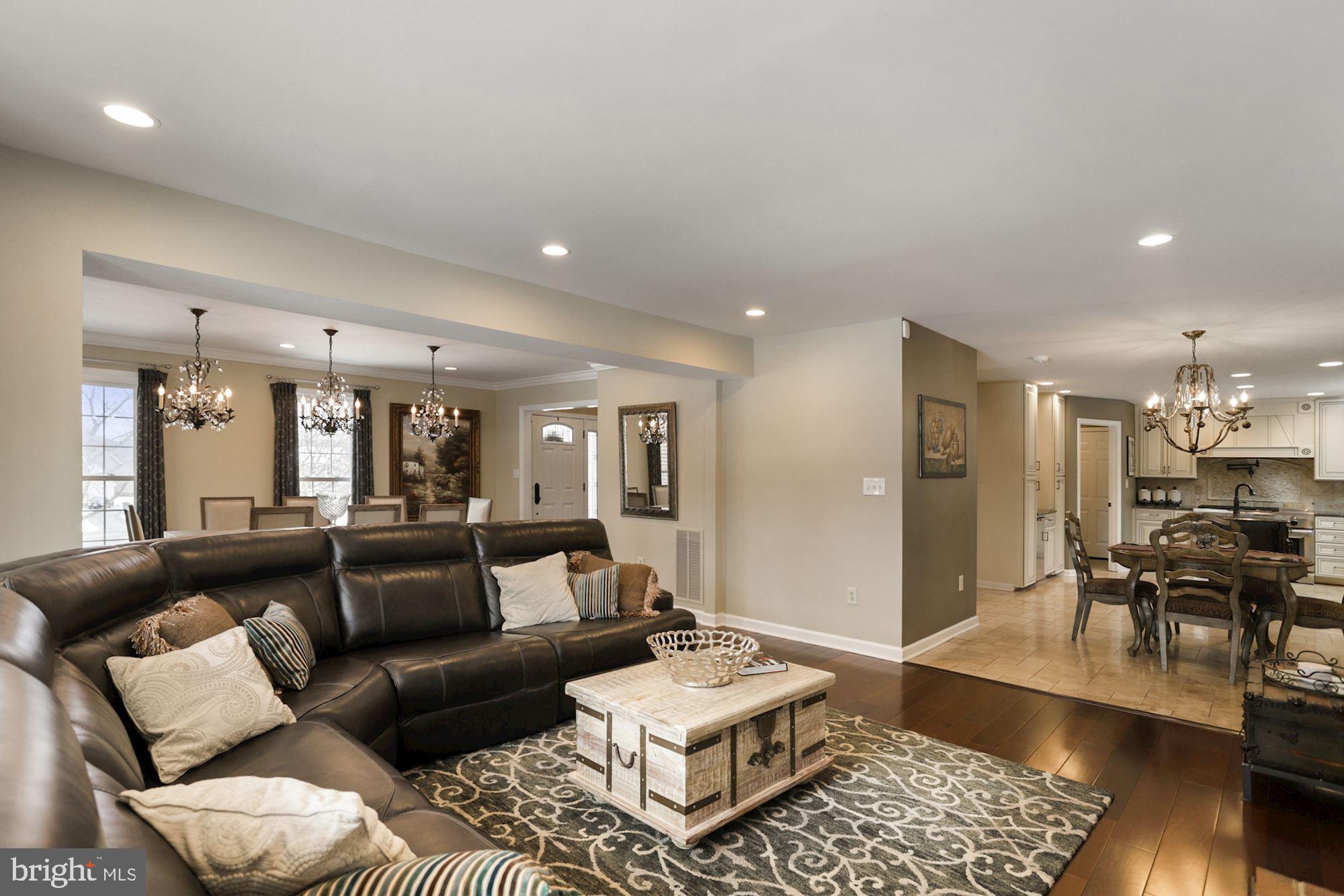ROLLING KNOLLS - Residential
