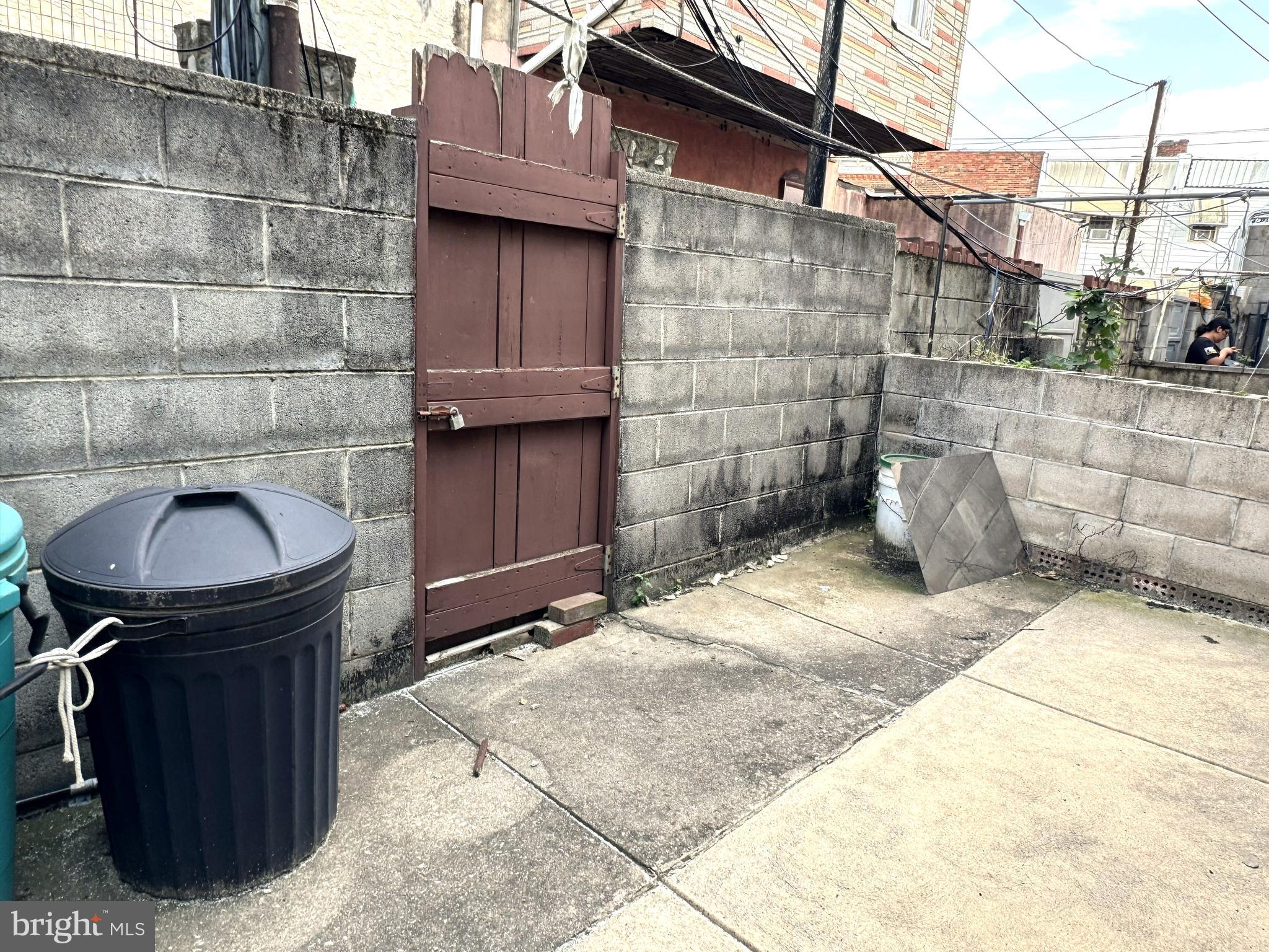 LOWER MOYAMENSING - Residential