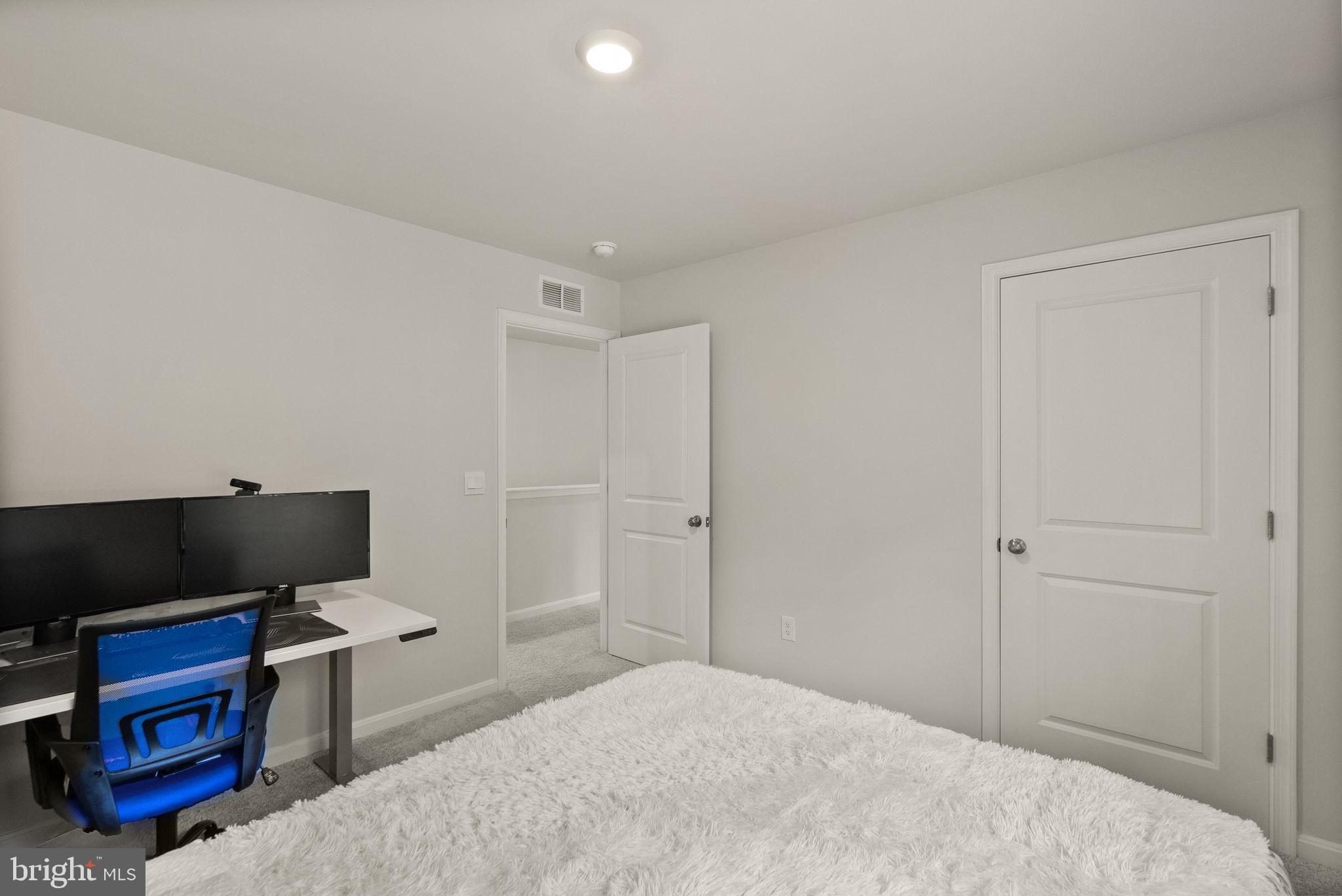 AQUIA OVERLOOK - Residential Lease