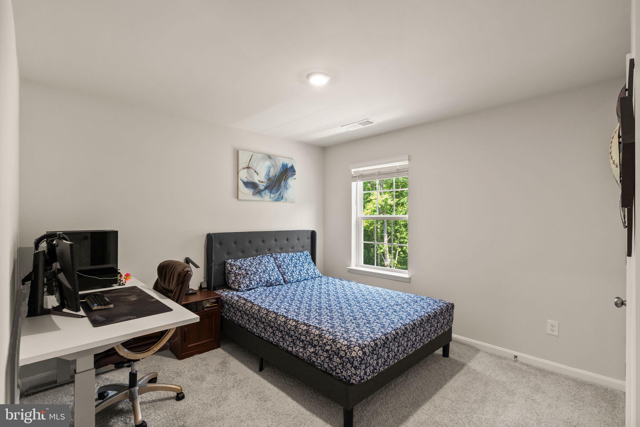 AQUIA OVERLOOK - Residential Lease