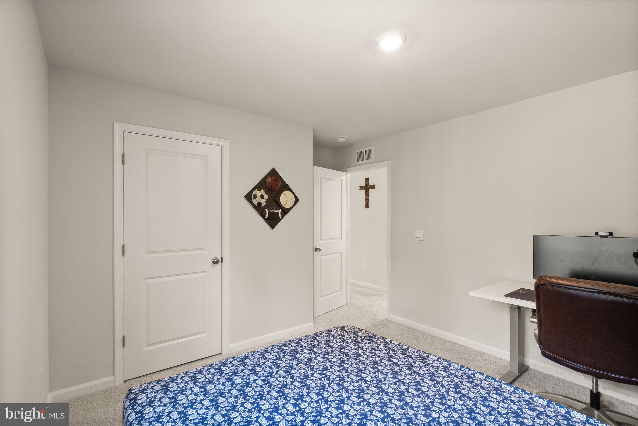 AQUIA OVERLOOK - Residential Lease