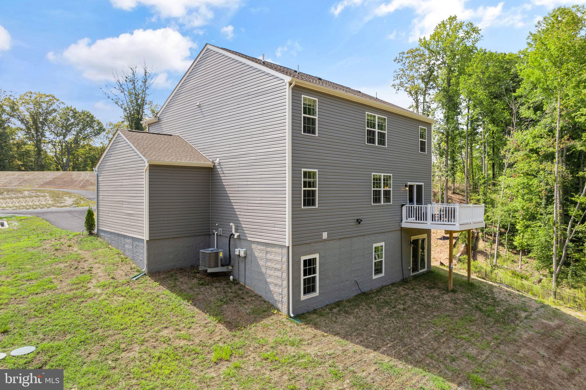 AQUIA OVERLOOK - Residential Lease