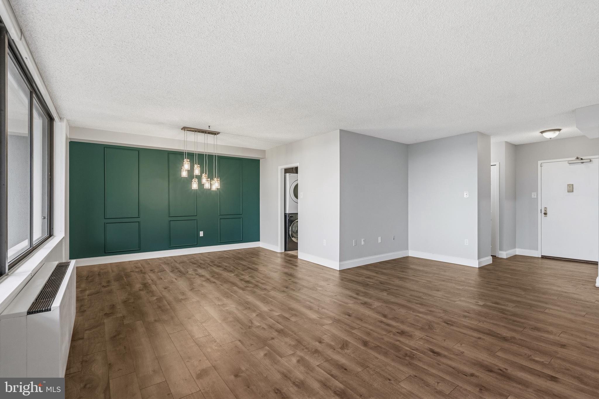 SKYLINE PLAZA - Residential