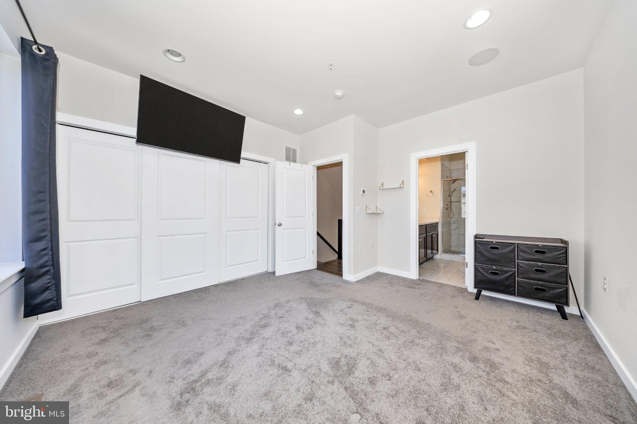 RIVER PLACE - Residential