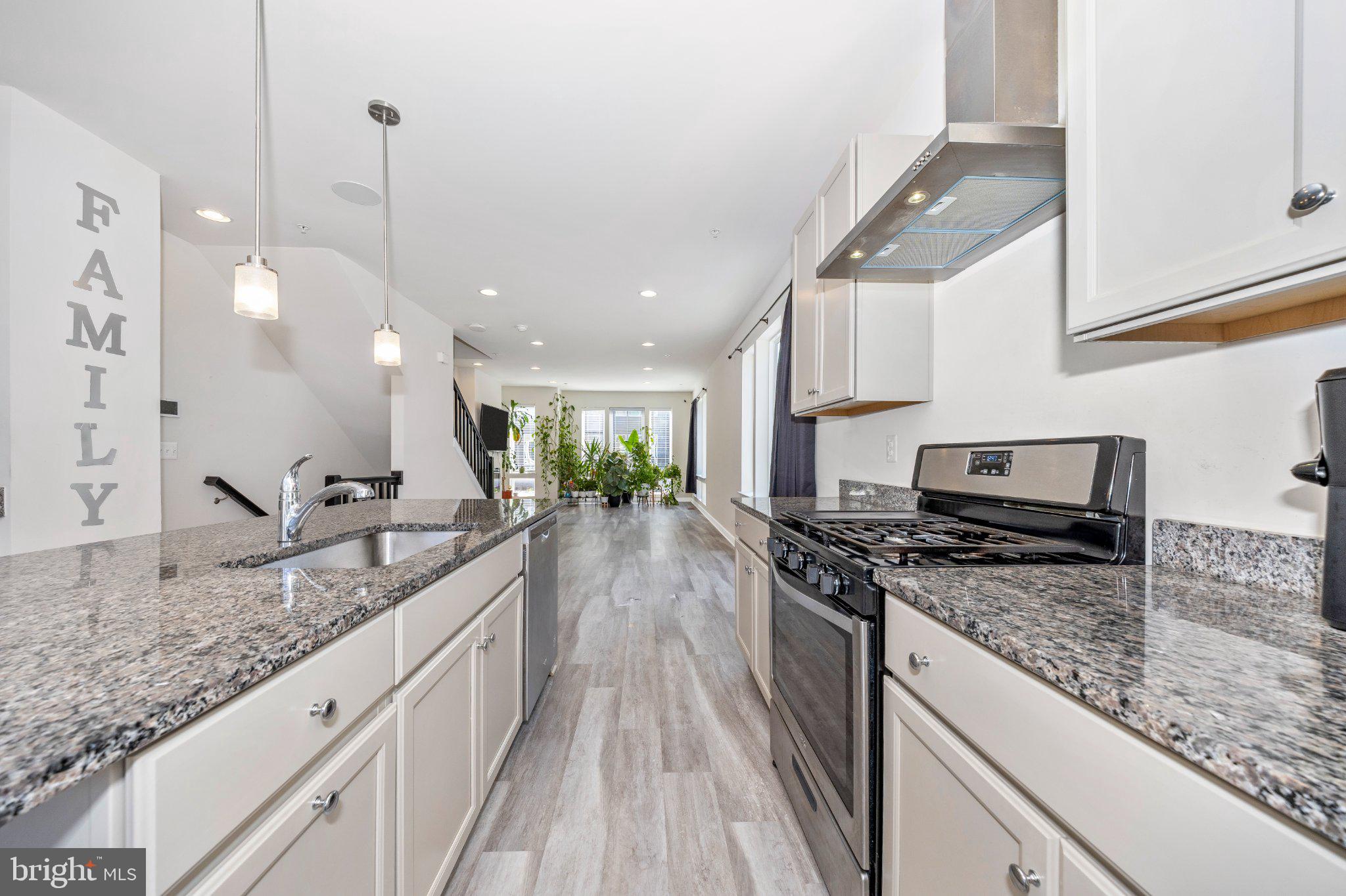 RIVER PLACE - Residential