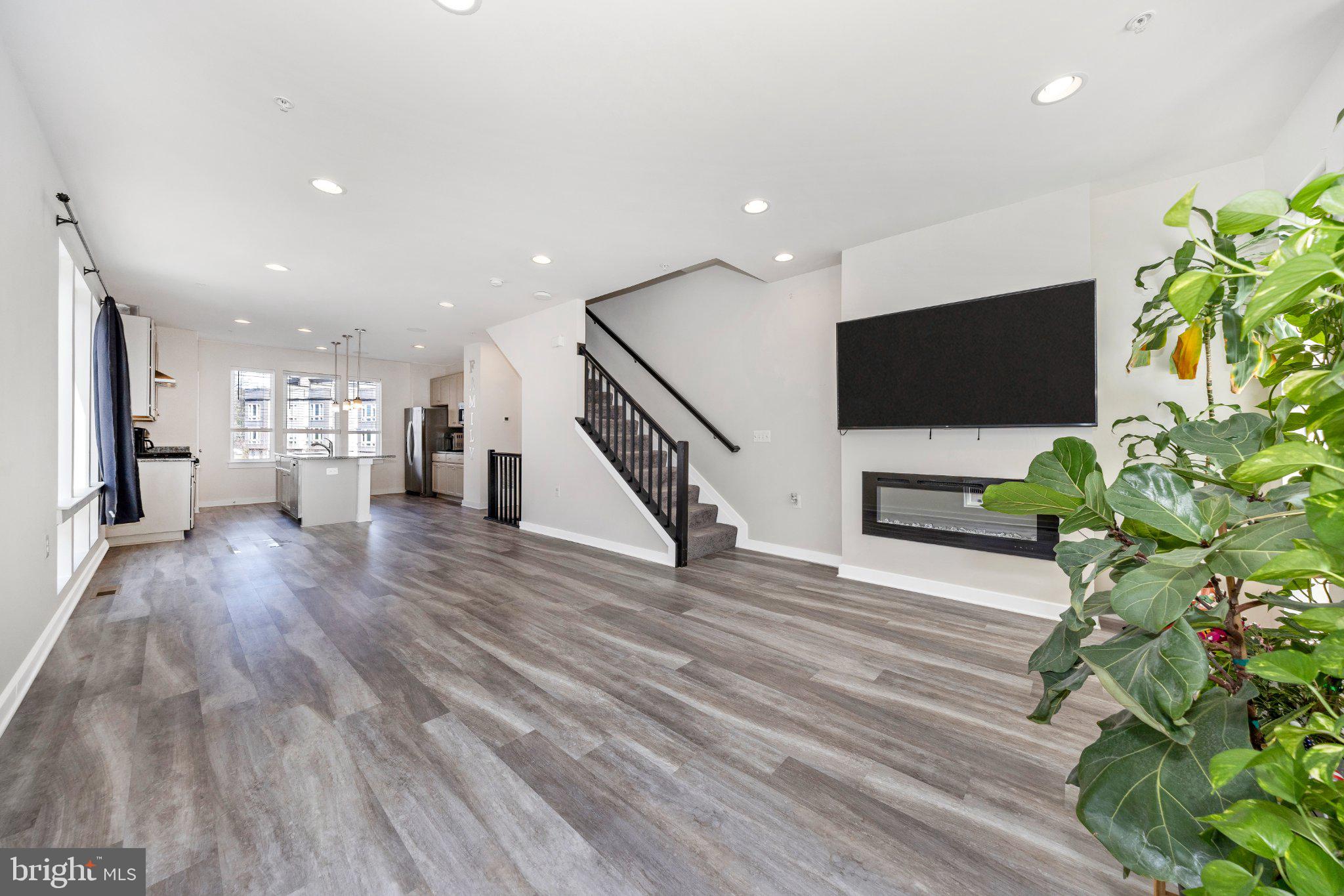 RIVER PLACE - Residential