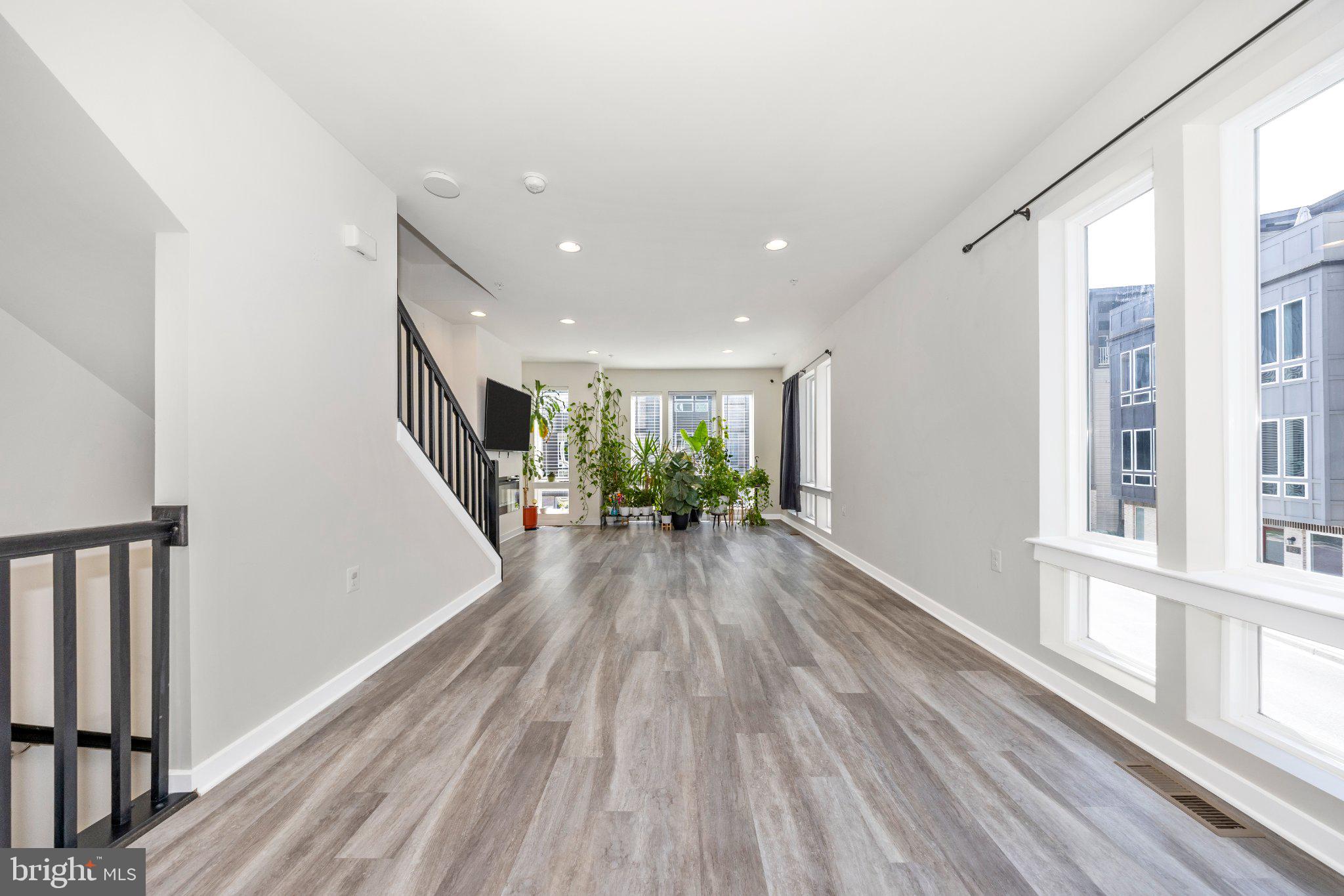 RIVER PLACE - Residential