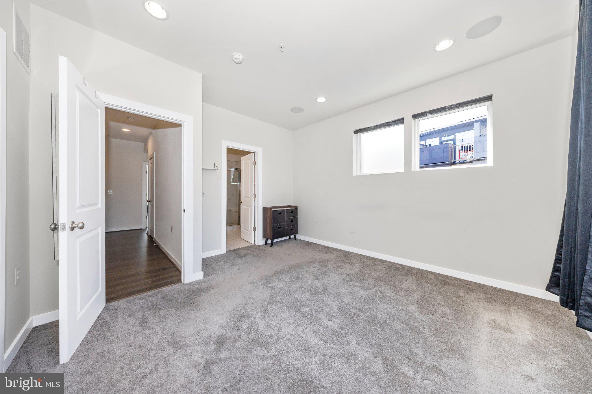 RIVER PLACE - Residential