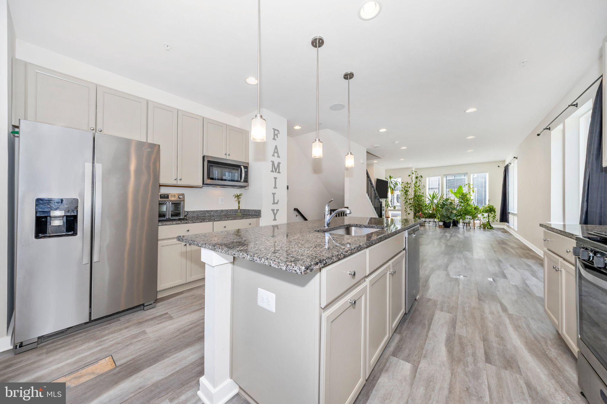 RIVER PLACE - Residential