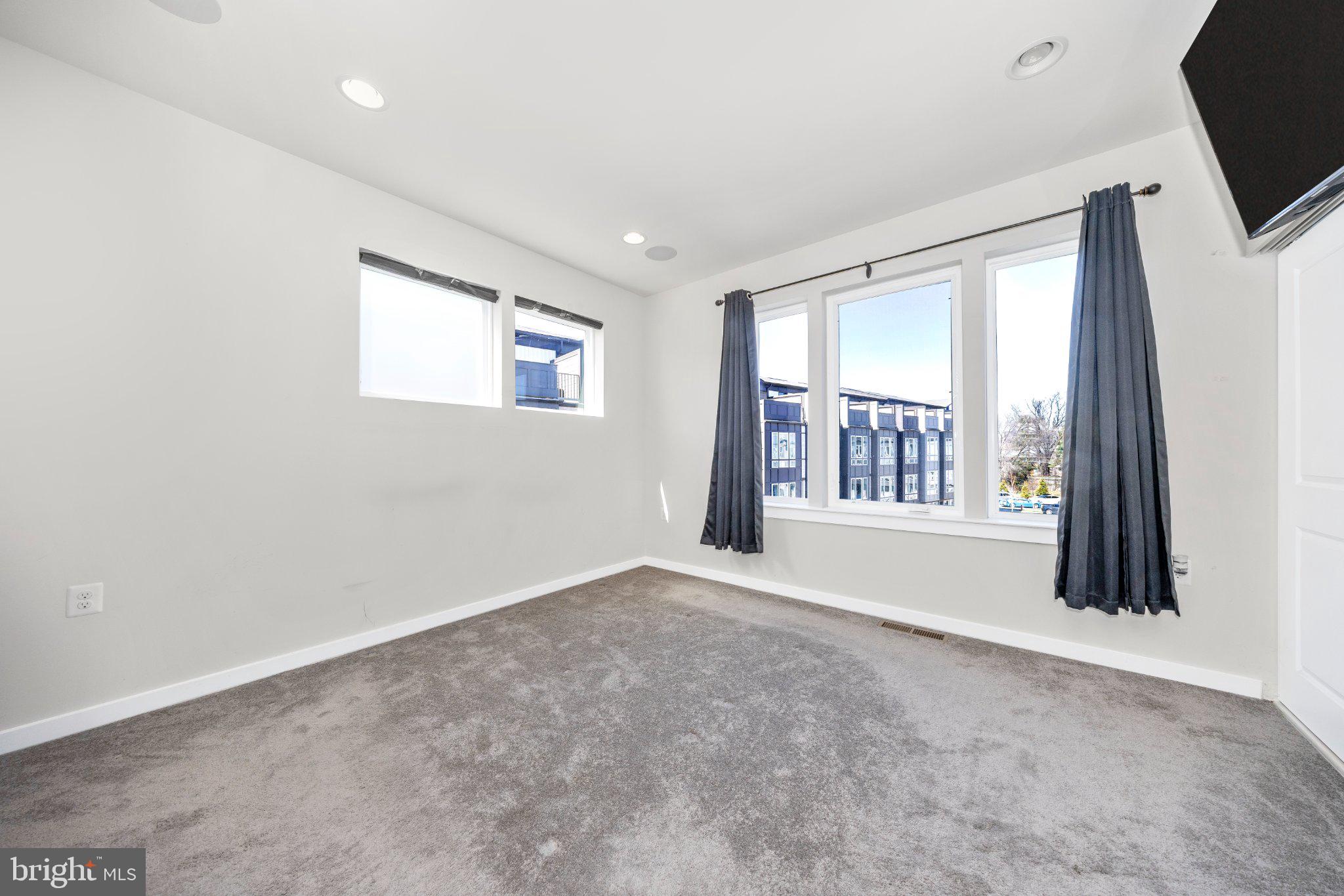 RIVER PLACE - Residential