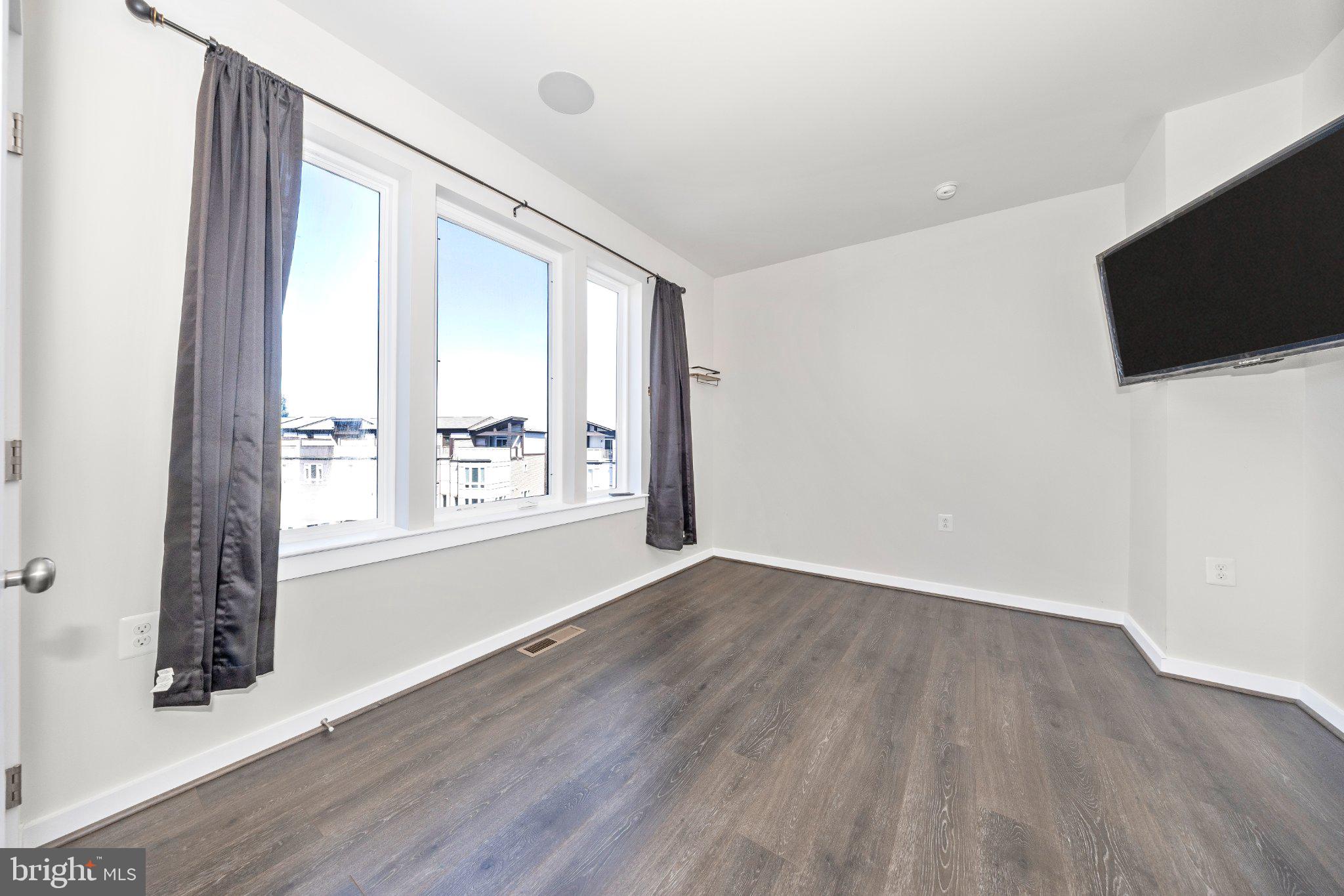 RIVER PLACE - Residential