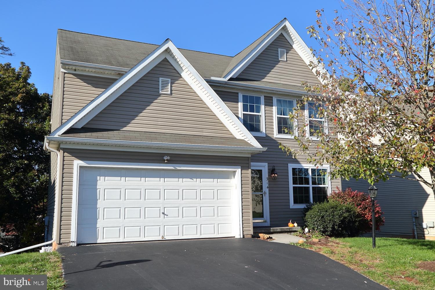 Great 2 story home with an open floor plan. Convenient first floor office/den plus three generous sized bedrooms on the second floor, all with walk in closets and ceiling fans. Efficient gas heat, water softener, and 2 car garage. A home you will want to call yours!