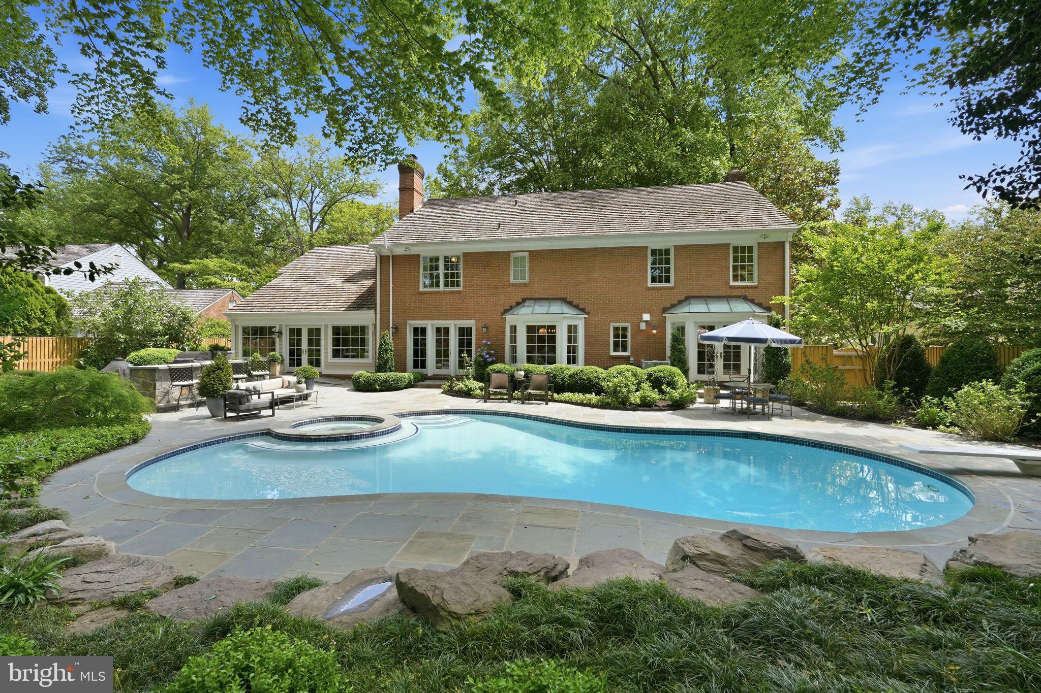 RIVER FALLS - Residential