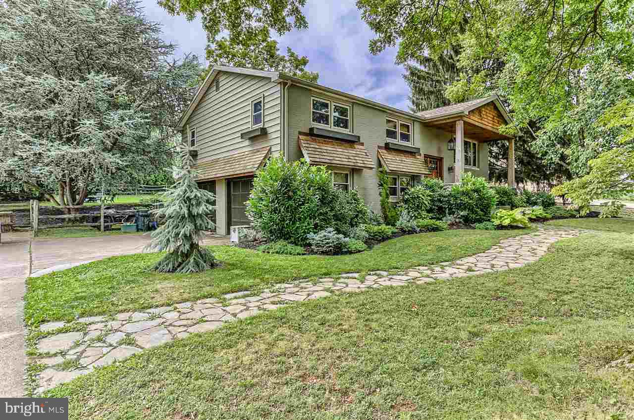 Well maintained split foyer in desirable Sherwood Forest.  This 3 bedroom 2 full bath is sure to delight with its fenced rear yard, large 2 car garage, gas fireplace, wood floors, large deck, replacement windows and more.  A sidewalk lined community in a rural area, yet close to shopping and restaurants.