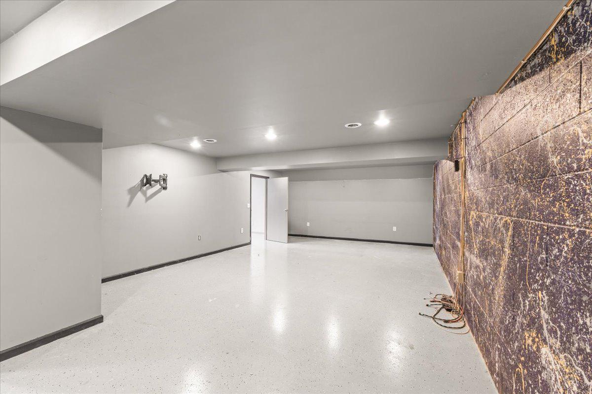 THE ENCLAVE - Residential