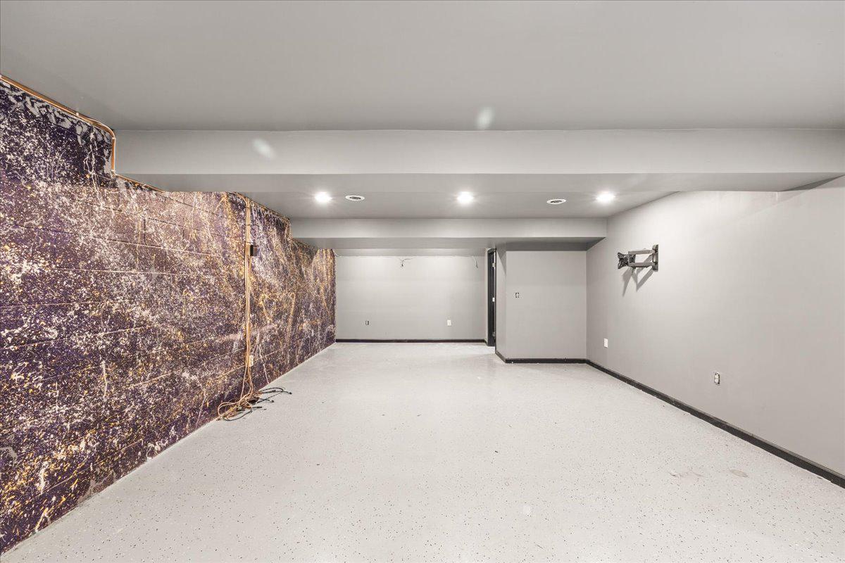 THE ENCLAVE - Residential
