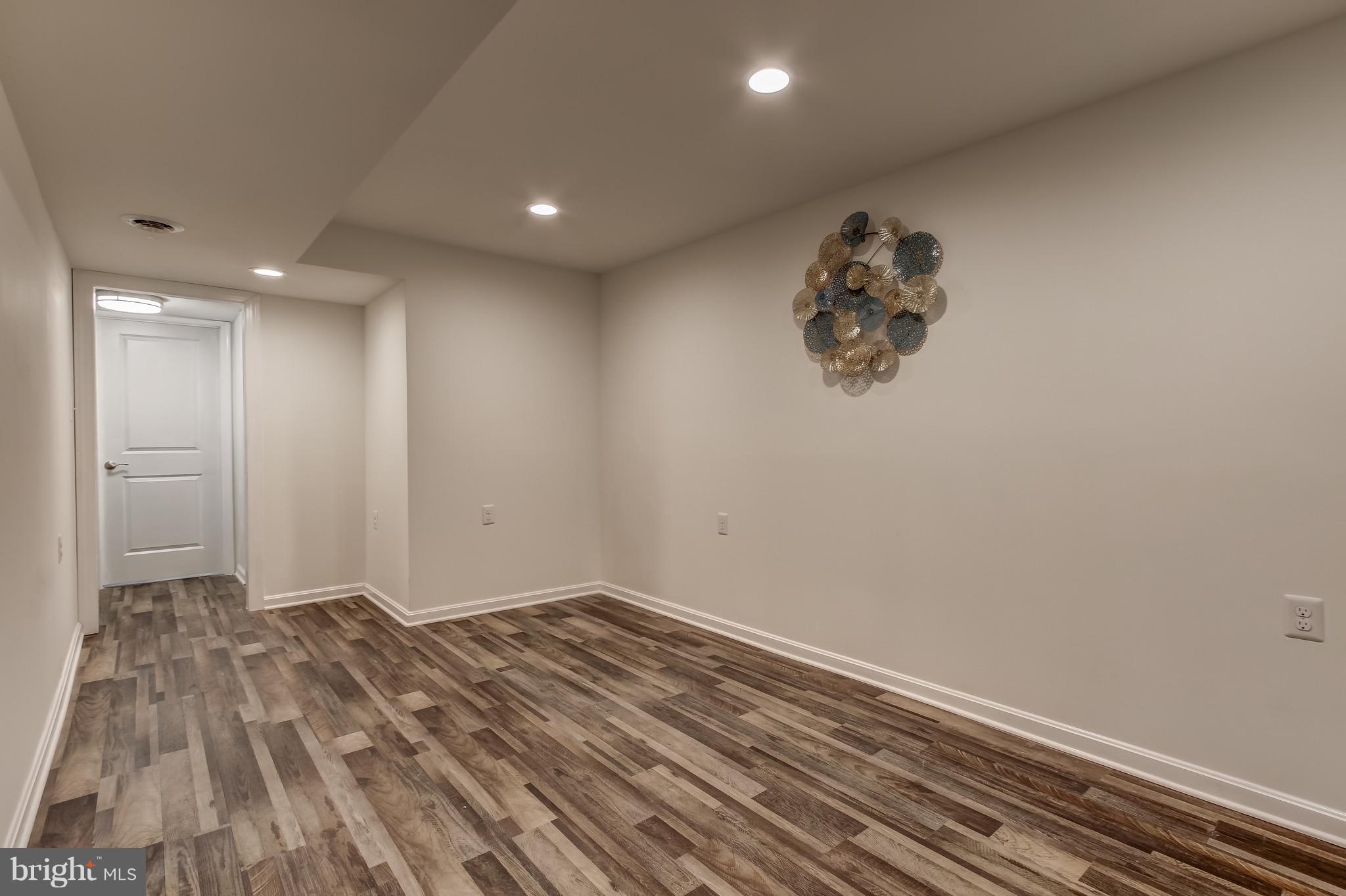 DIAMOND COURTS - Residential Lease