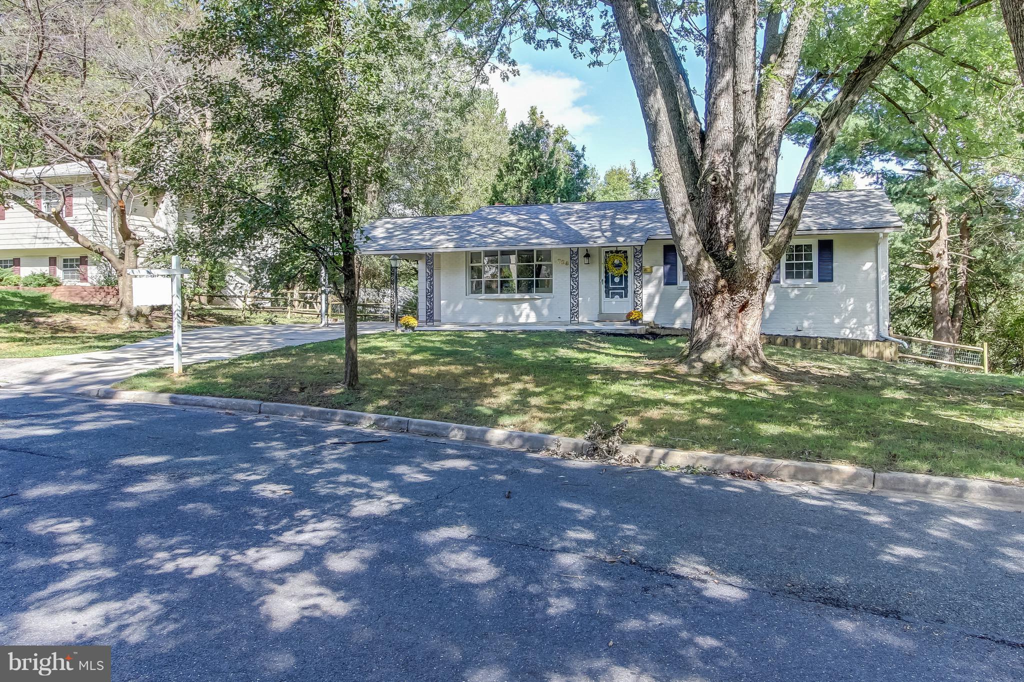 DIAMOND COURTS - Residential Lease