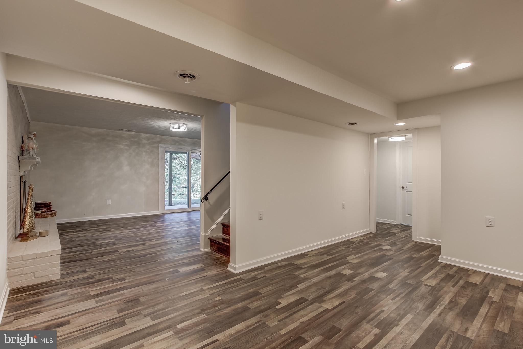 DIAMOND COURTS - Residential Lease