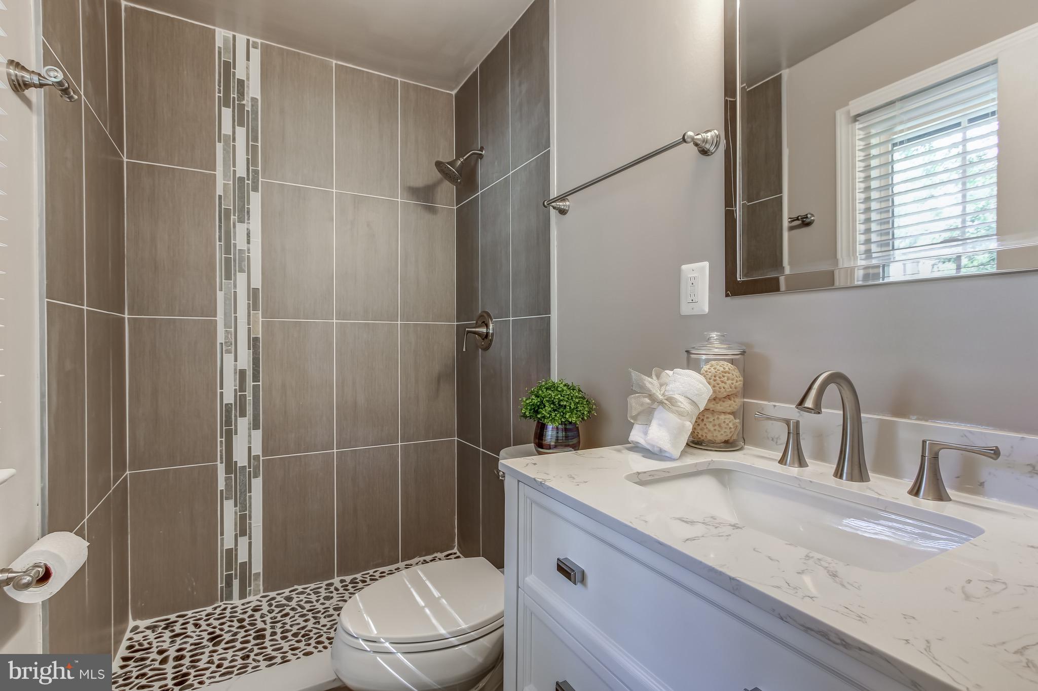 DIAMOND COURTS - Residential Lease
