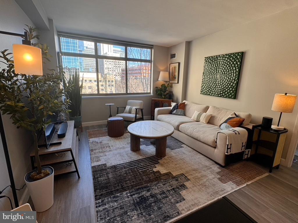 CRESCENT PLAZA - Residential