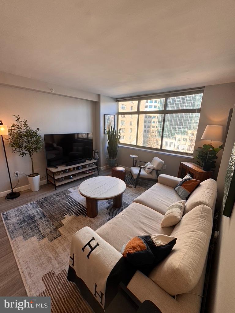 CRESCENT PLAZA - Residential