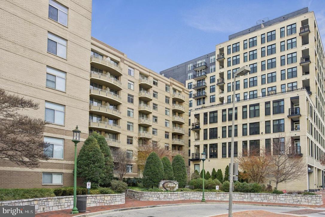 CRESCENT PLAZA - Residential