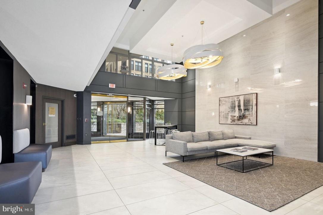 CRESCENT PLAZA - Residential