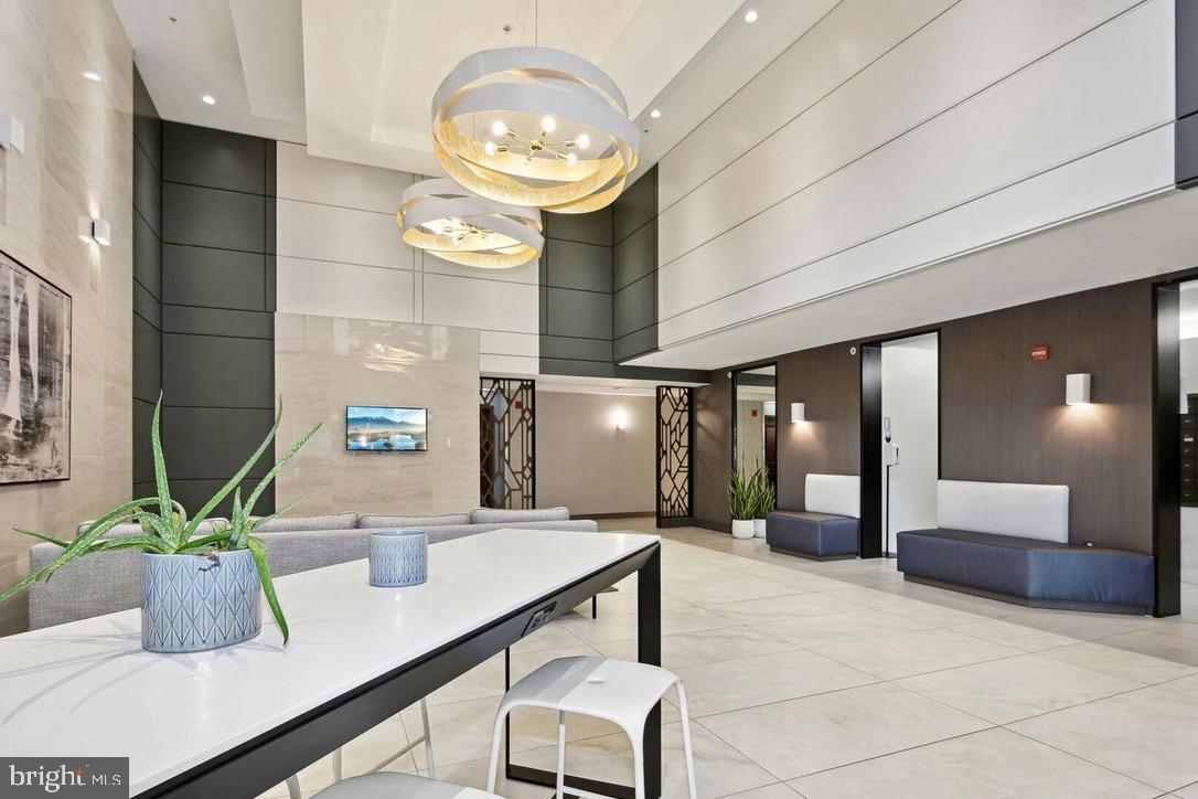 CRESCENT PLAZA - Residential