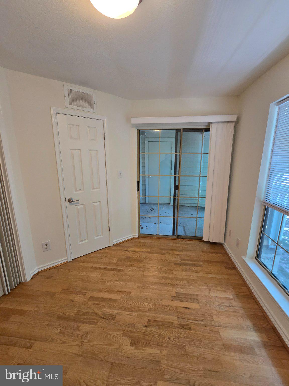 PENDERBROOK SQUARE CONDOMINIUMS - Residential