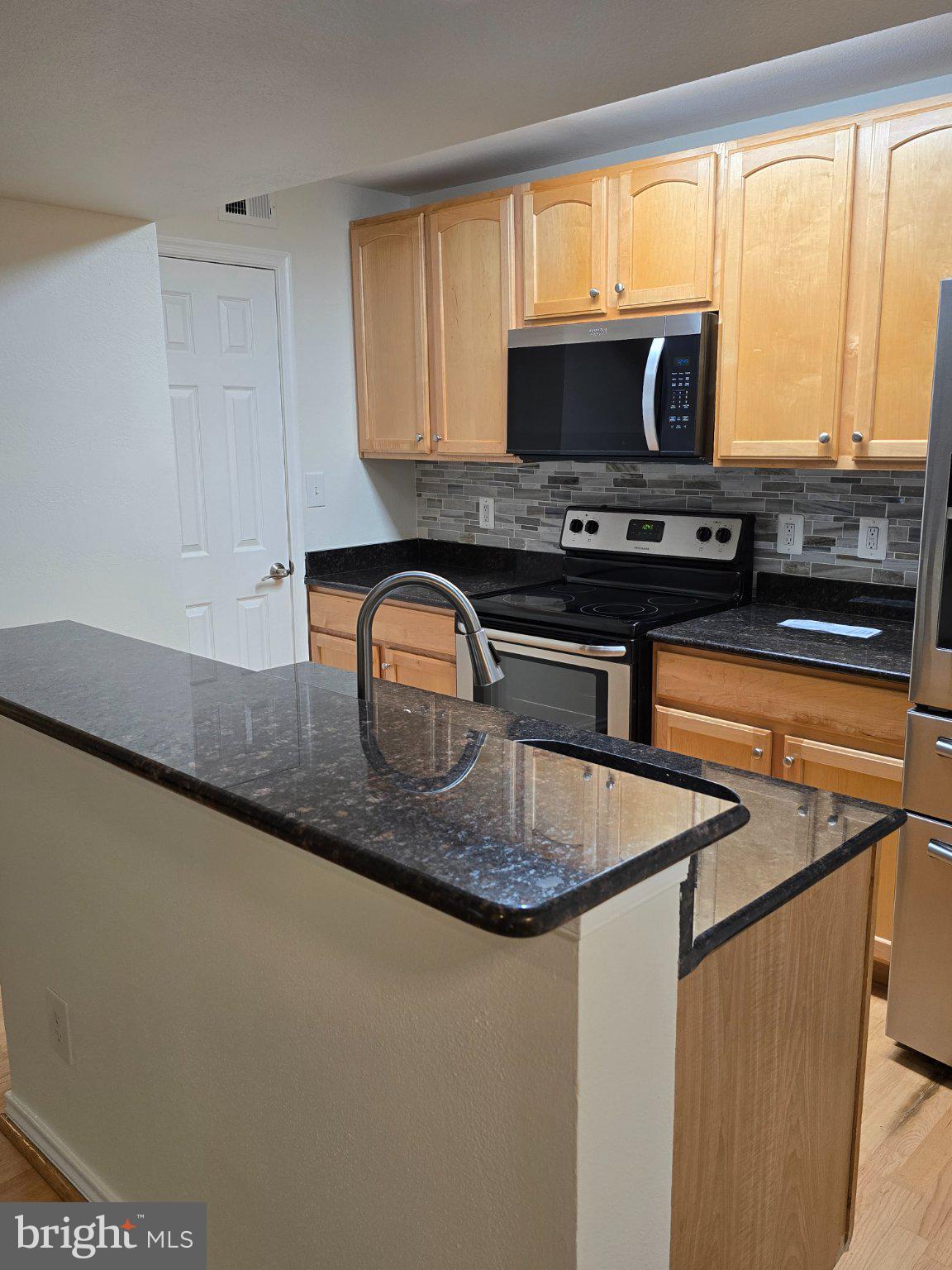 PENDERBROOK SQUARE CONDOMINIUMS - Residential