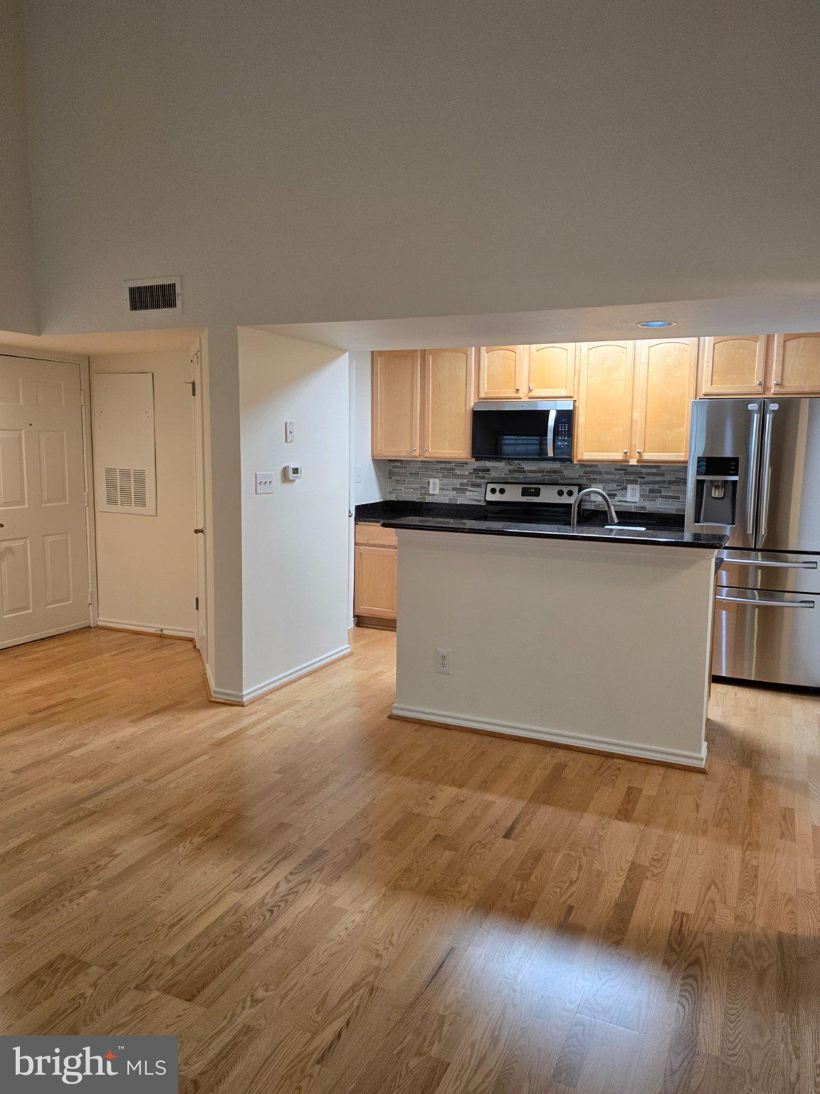 PENDERBROOK SQUARE CONDOMINIUMS - Residential