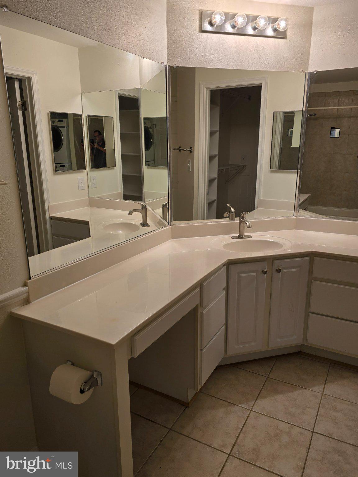 PENDERBROOK SQUARE CONDOMINIUMS - Residential