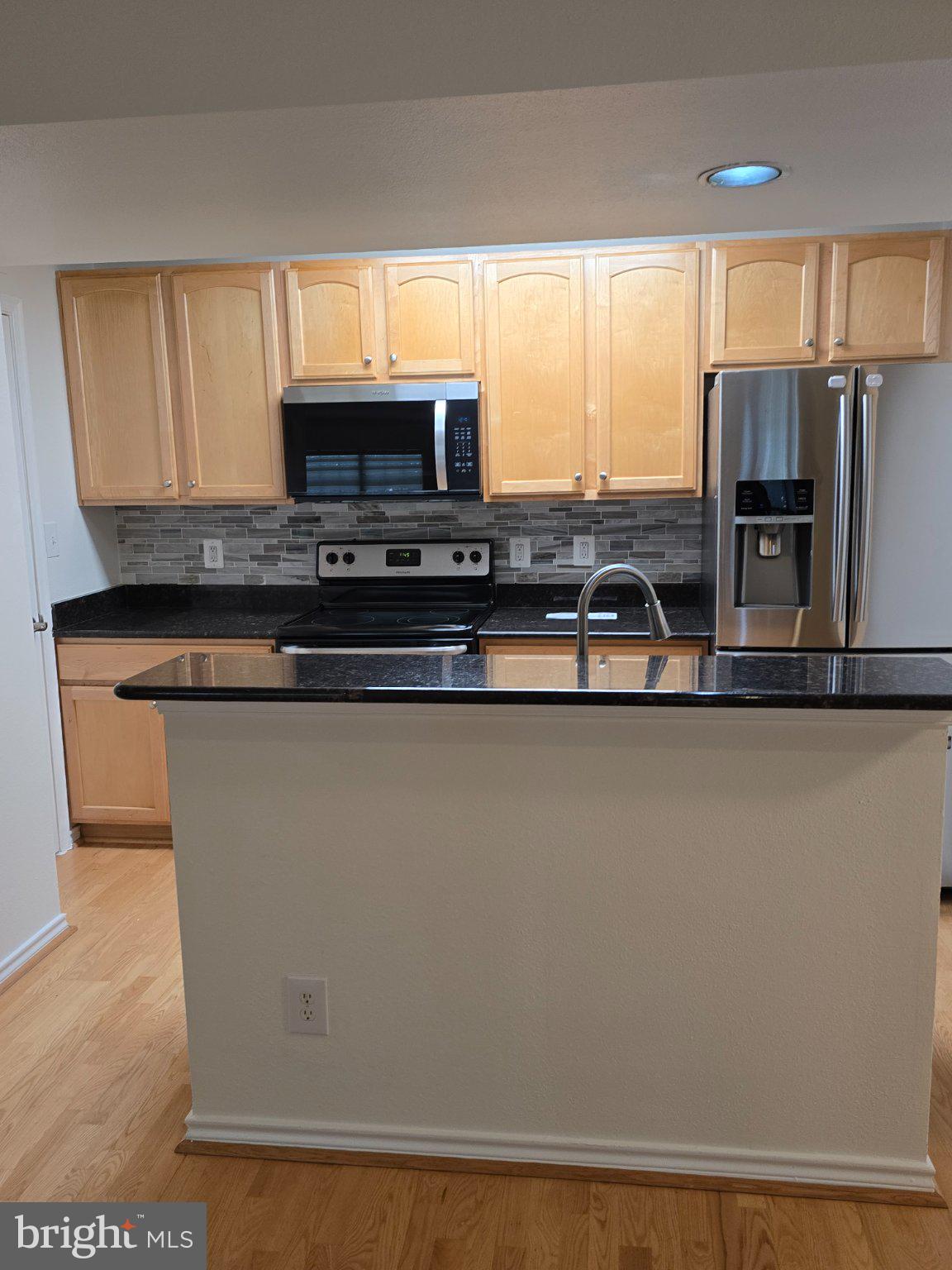 PENDERBROOK SQUARE CONDOMINIUMS - Residential