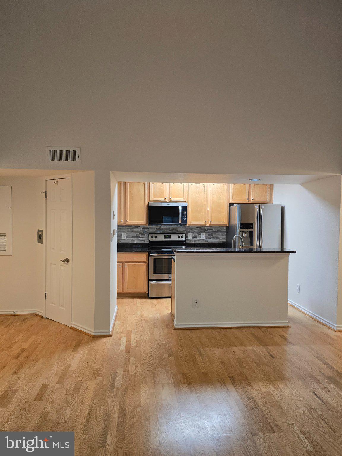 PENDERBROOK SQUARE CONDOMINIUMS - Residential