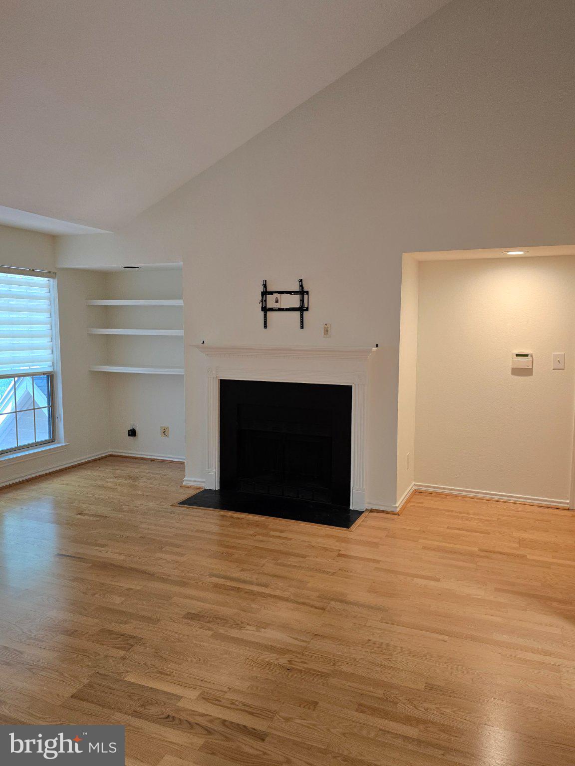 PENDERBROOK SQUARE CONDOMINIUMS - Residential