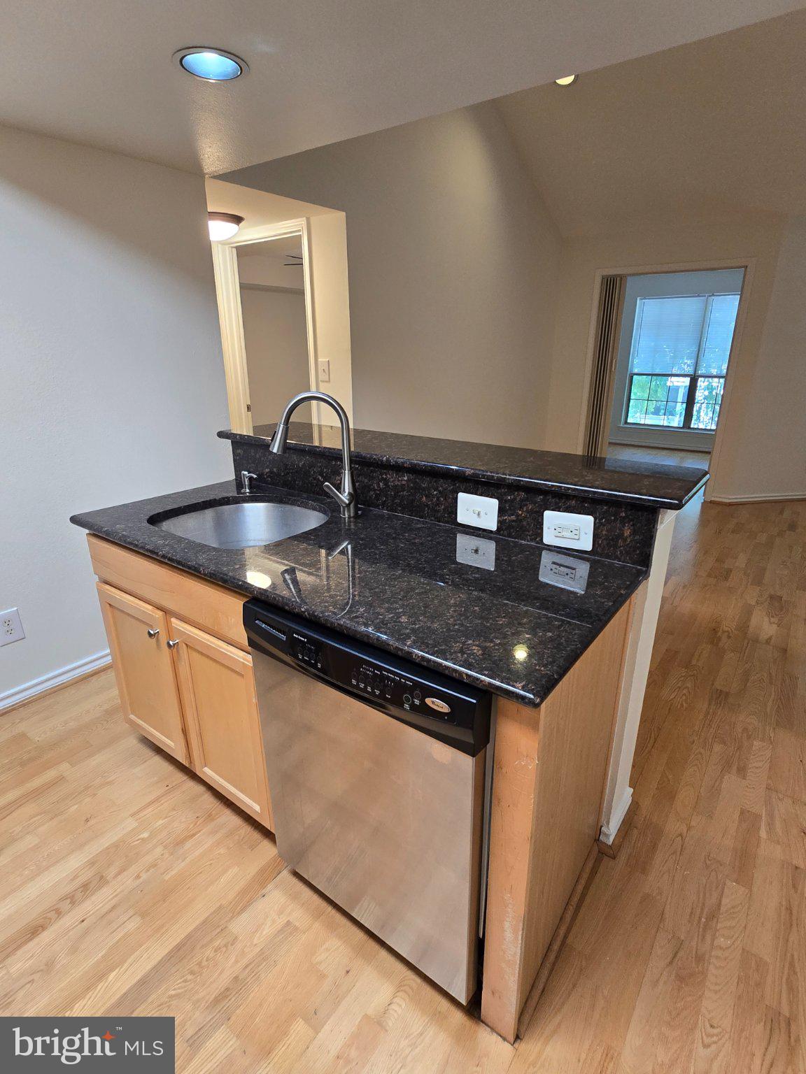 PENDERBROOK SQUARE CONDOMINIUMS - Residential