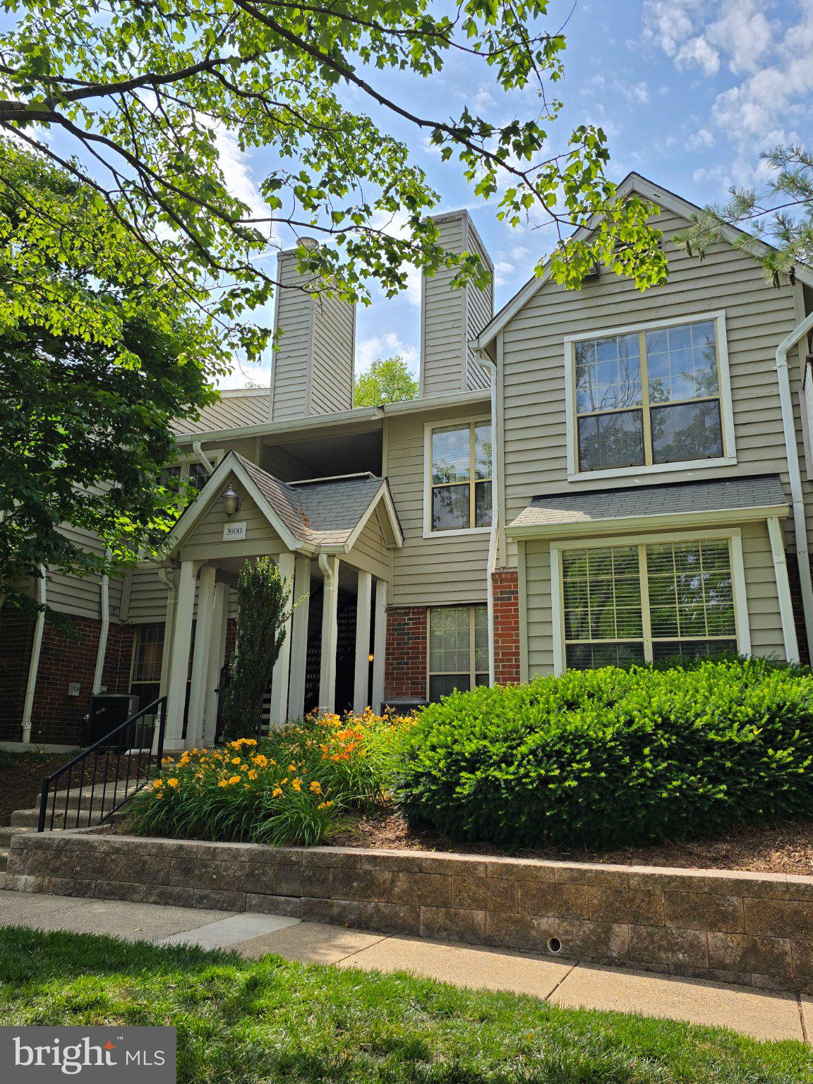 PENDERBROOK SQUARE CONDOMINIUMS - Residential