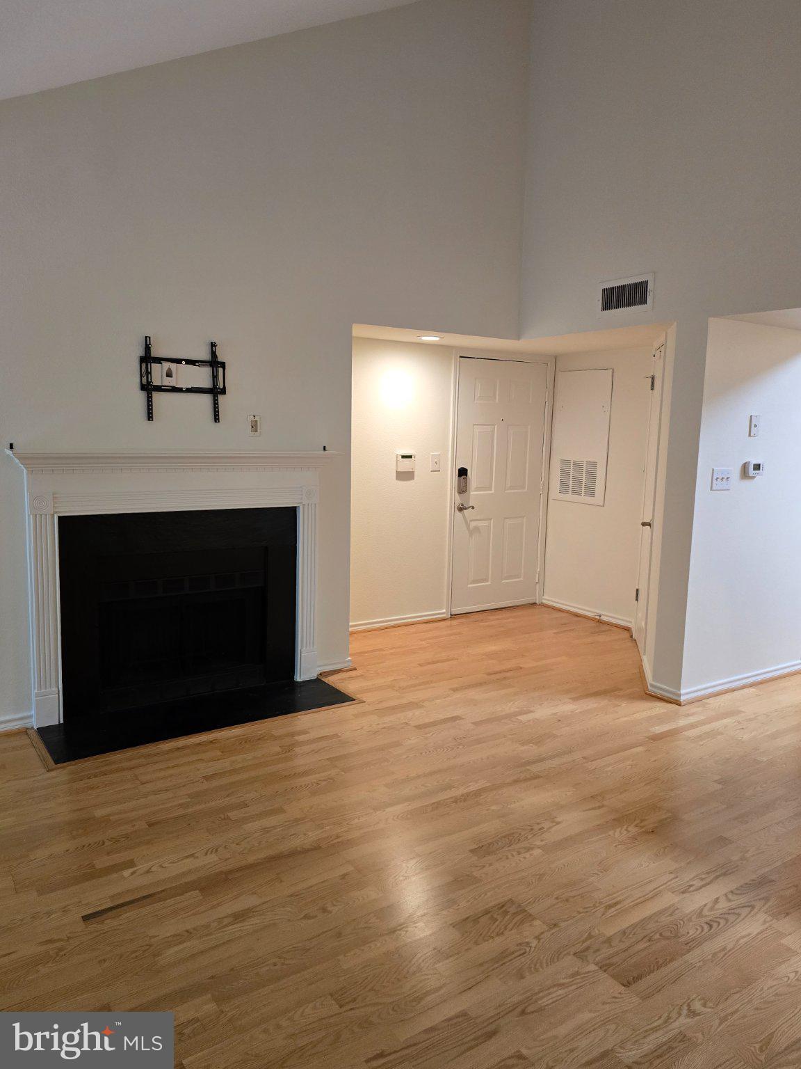 PENDERBROOK SQUARE CONDOMINIUMS - Residential