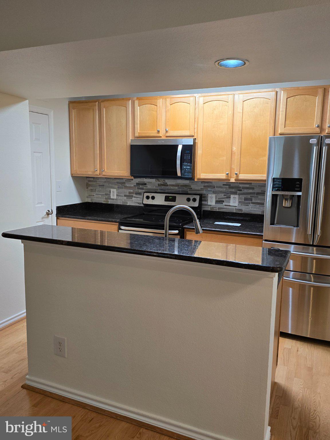 PENDERBROOK SQUARE CONDOMINIUMS - Residential