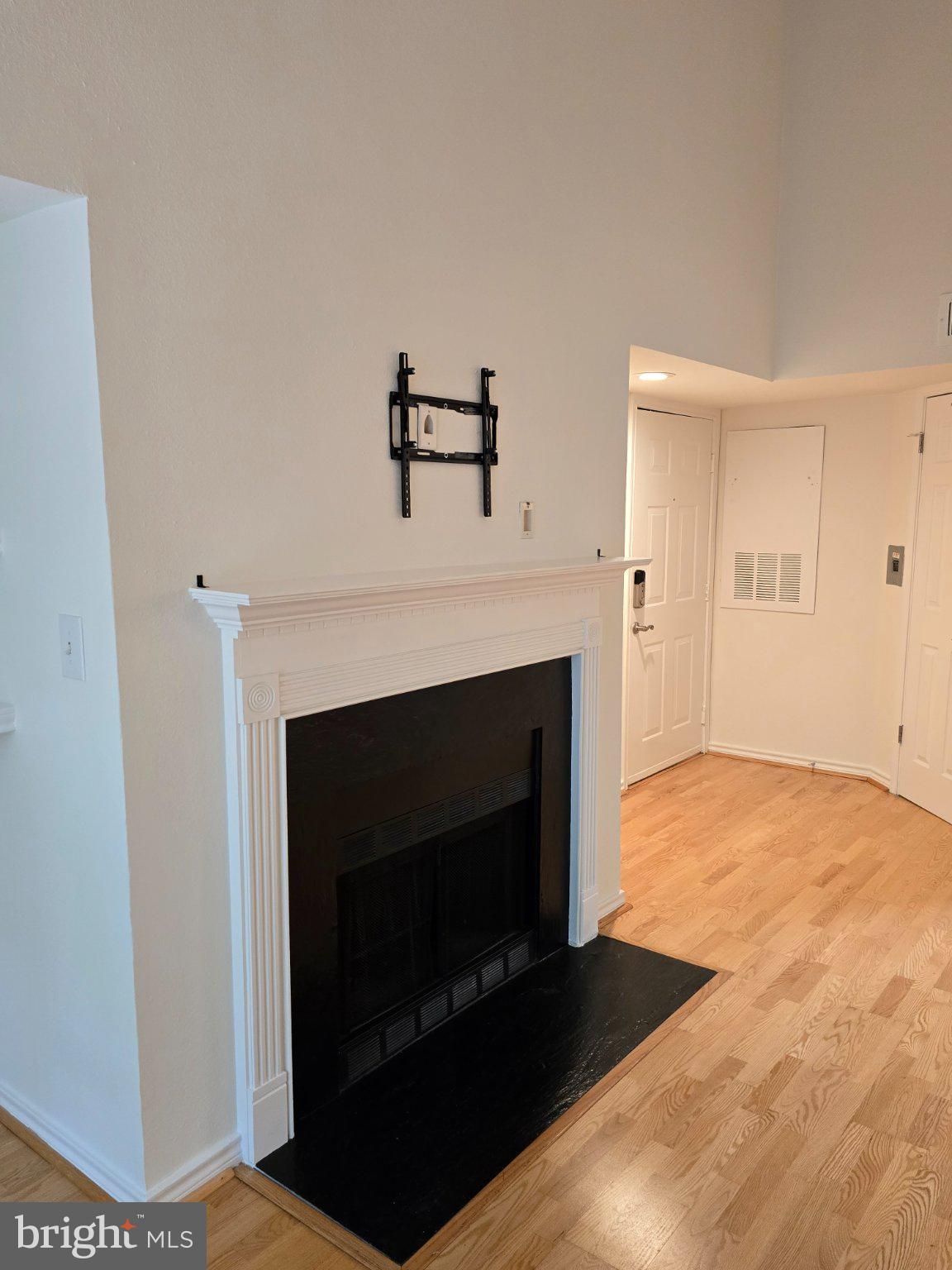 PENDERBROOK SQUARE CONDOMINIUMS - Residential