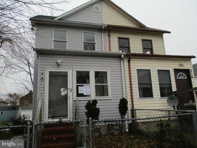 Saint Helena offers spacious duplex with enclosed front and rear porches. Huge fully fenced yard on double lot with shed.Multiple car parking pad in rear. Open floor plan on main level. Upgrades in the past to include kitchen, bath & windows. Separate dining area and kitchen has table space. Laundry area off kitchen with storage space. Upper level has three bedrooms &  full bath. Full  basement.