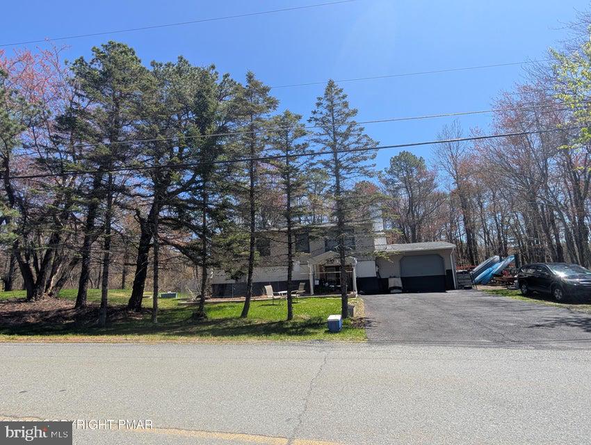 EMERALD LAKES - Residential