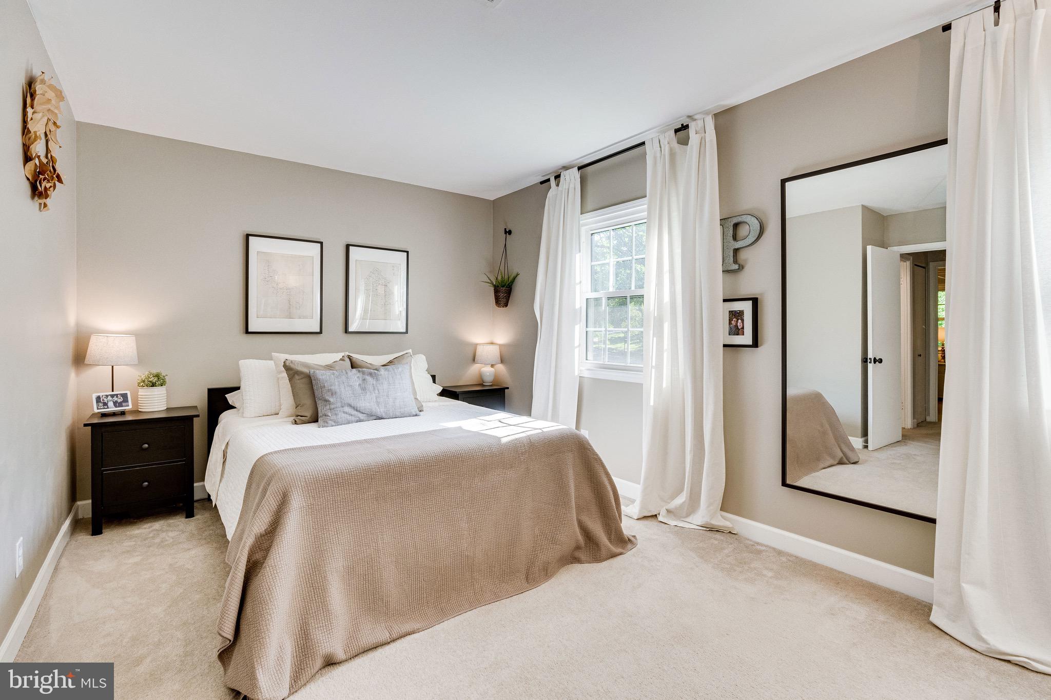 LONDON TOWNE - Residential