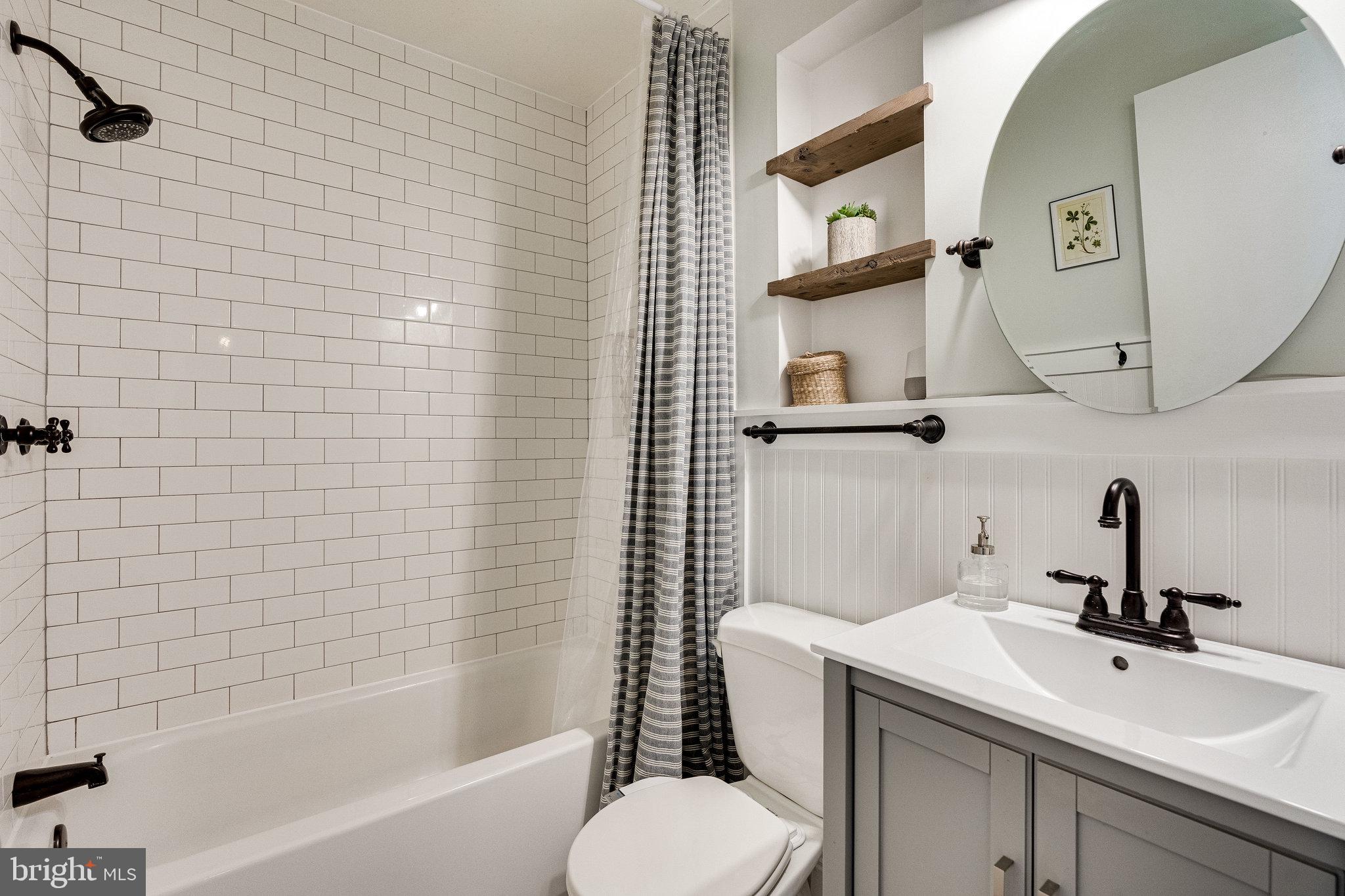LONDON TOWNE - Residential