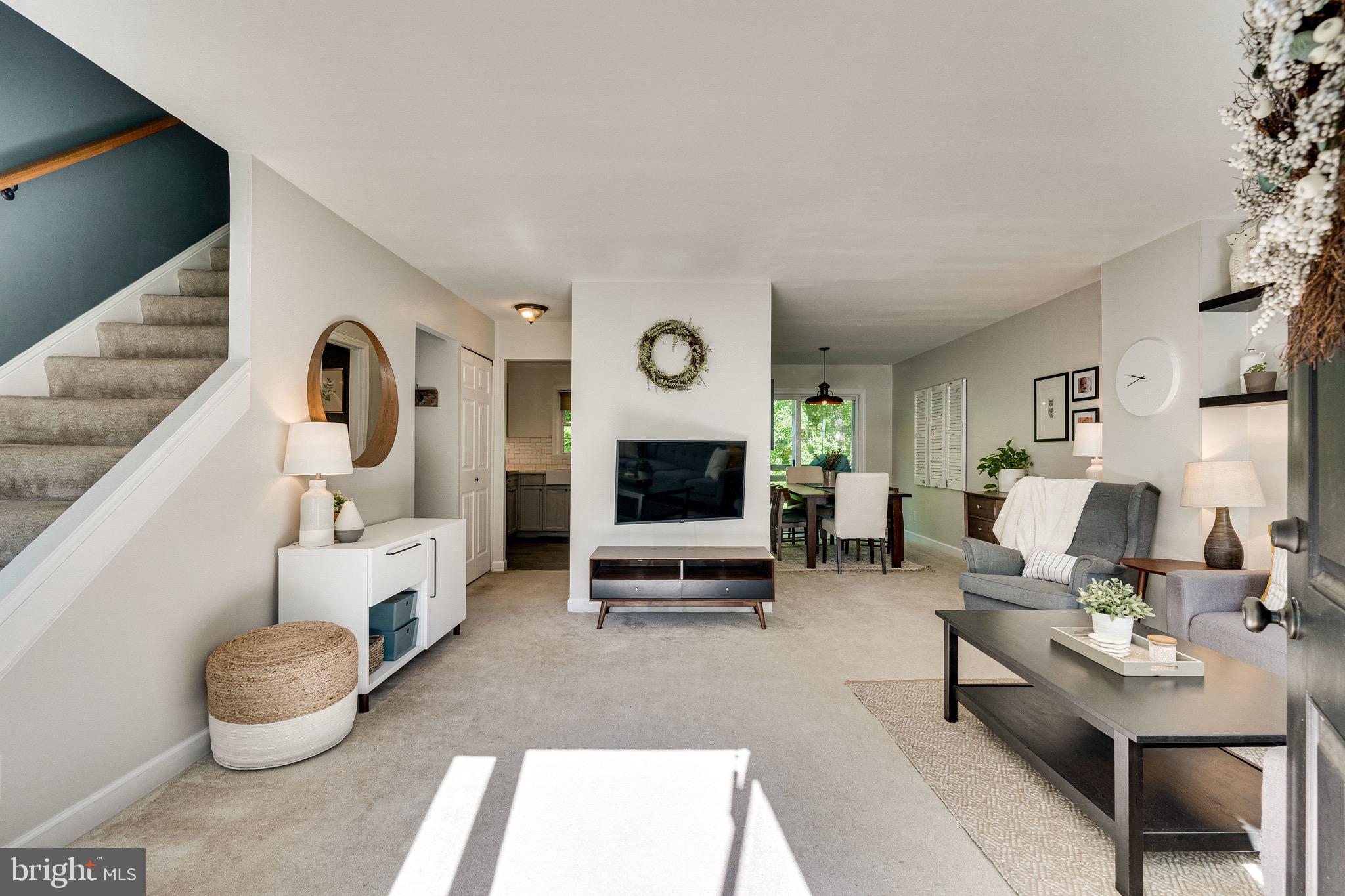 LONDON TOWNE - Residential