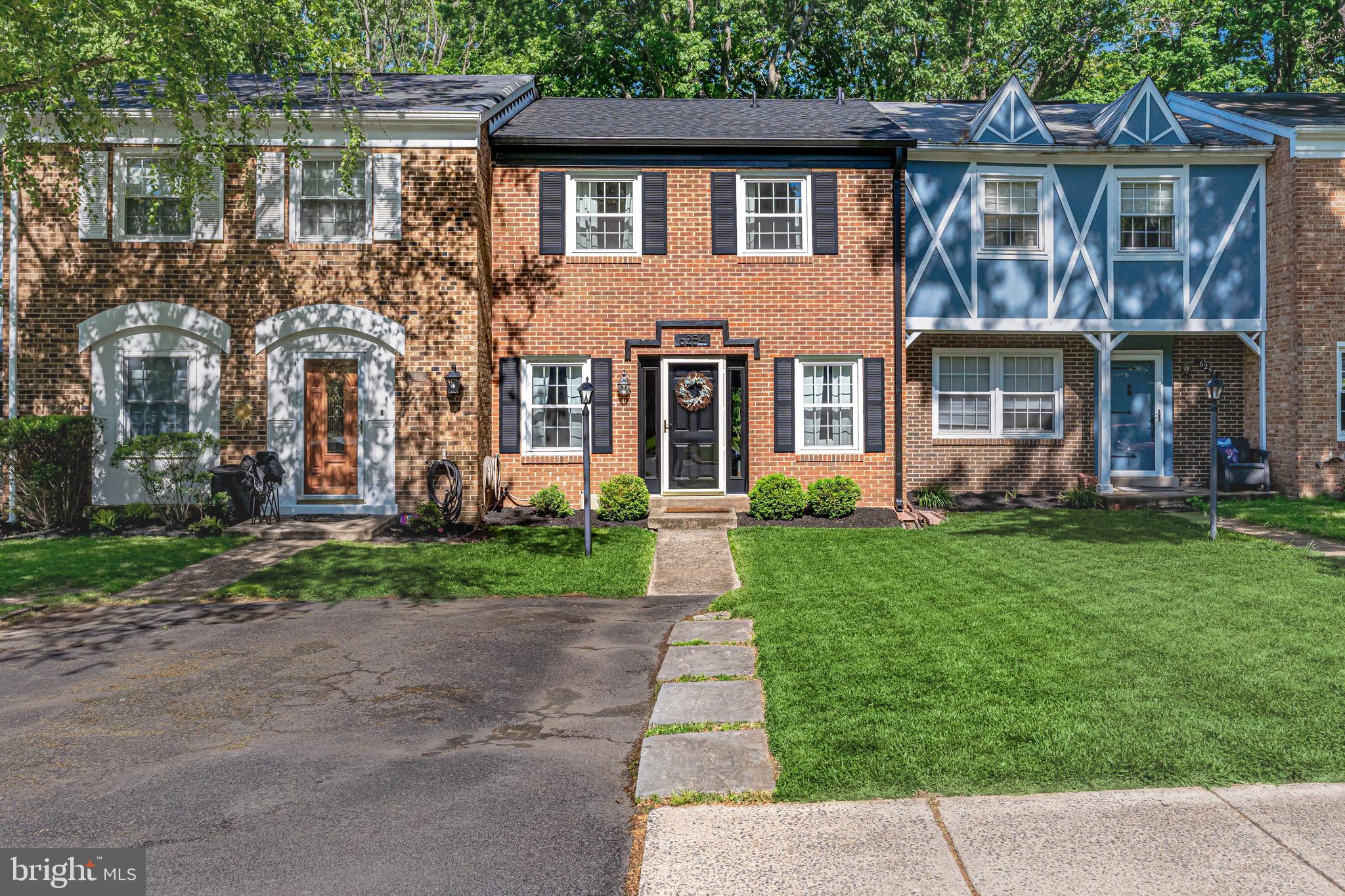 LONDON TOWNE - Residential