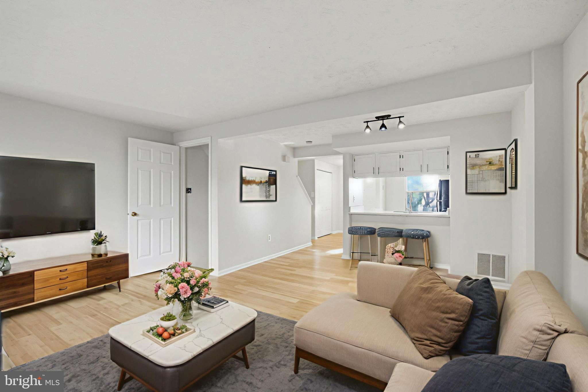 GUNNERS LAKE - Residential