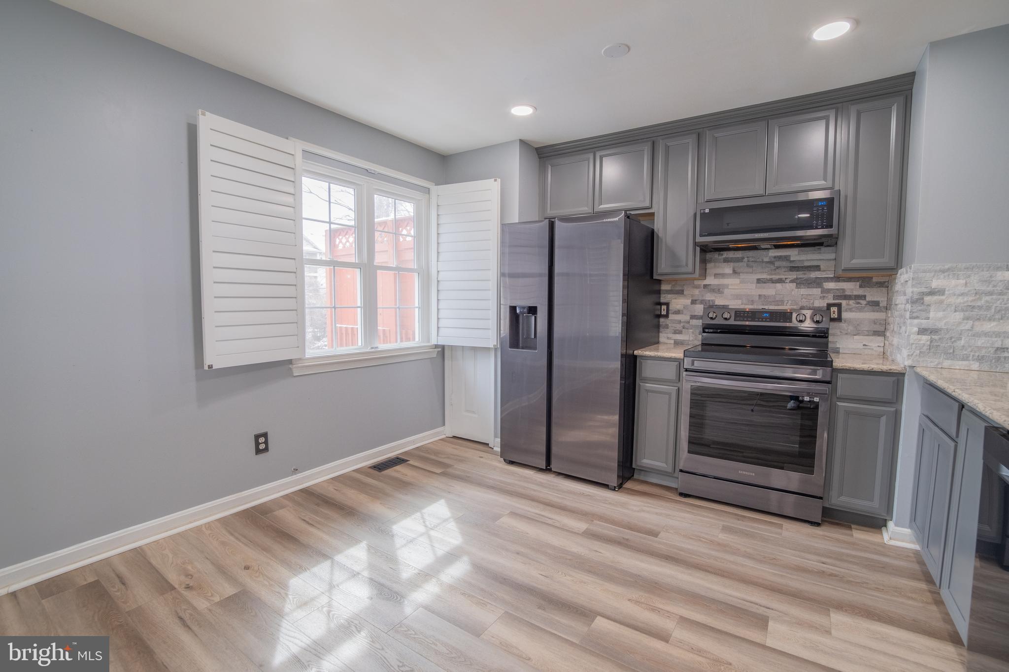 ANNAPOLIS WALK - Residential