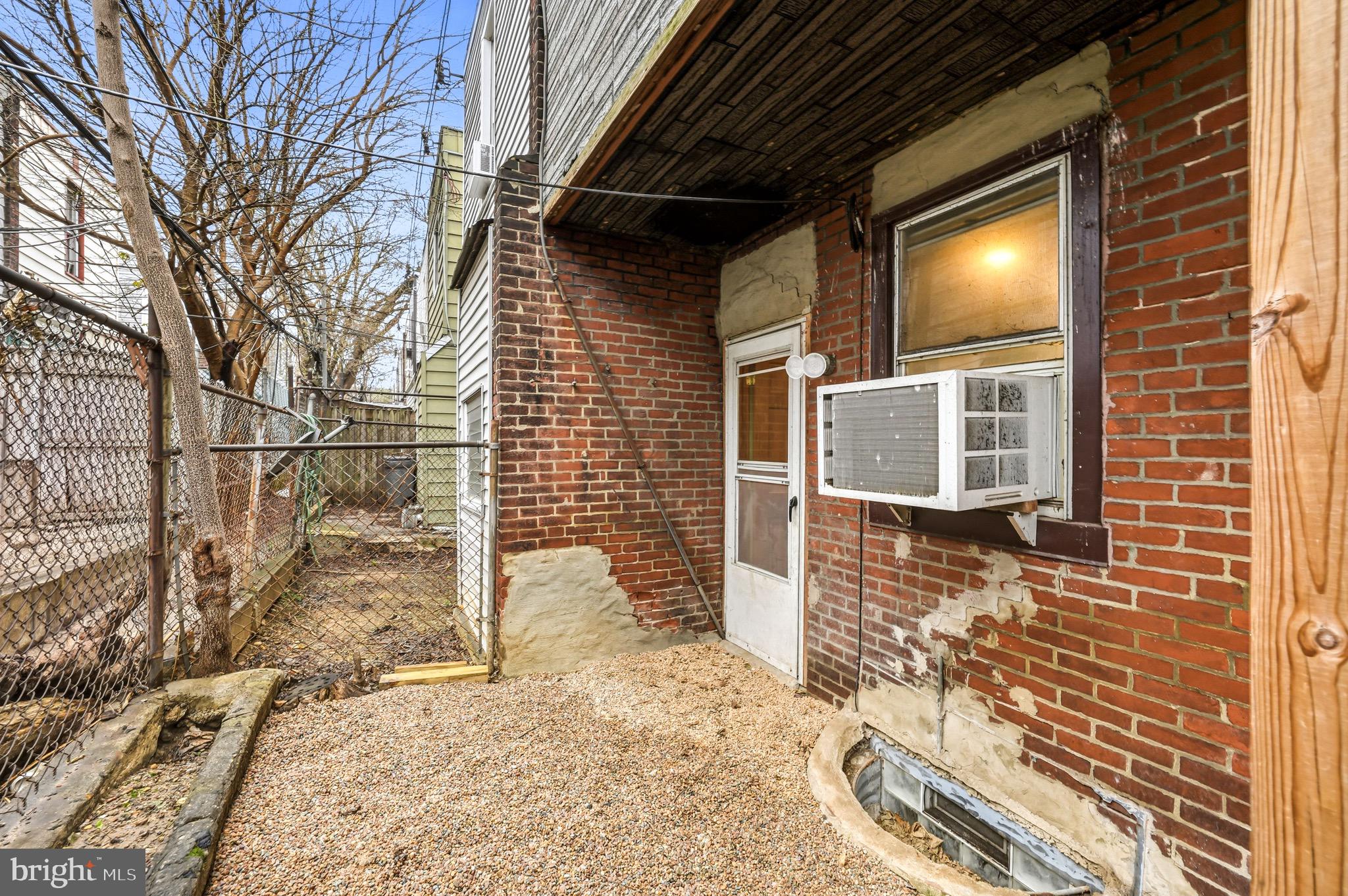 KENSINGTON - Residential
